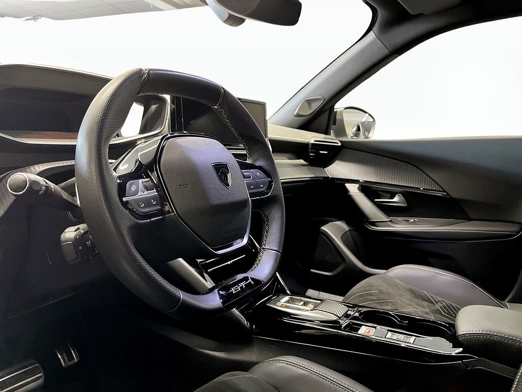 Bild på Peugeot 2008 GT 1.2 PT 130hk Aut - B-KAMERA,CARPLAY,NAVI