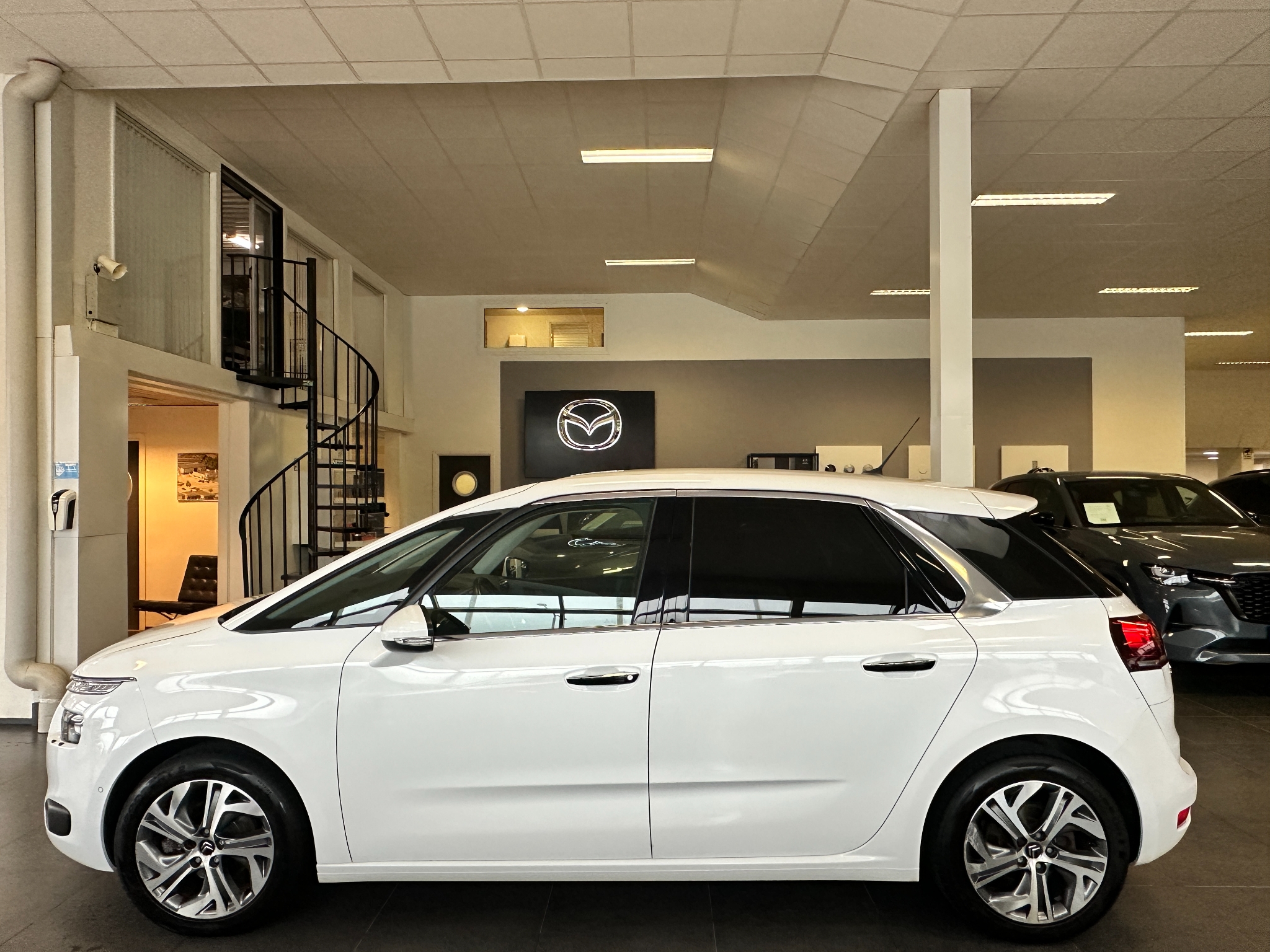 Citroen C4 Picasso 1.2 e-THP 2016, bild 2/10