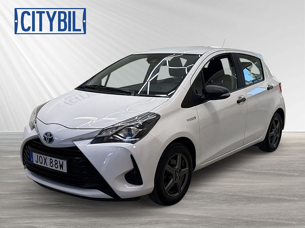 Toyota Yaris Hybrid Aut e-CVT Life Nyservad 1brukare V-Däck Moms