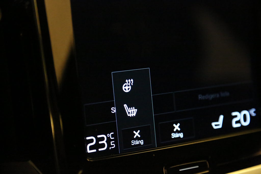 Volvo V60 Cross Country B4 Diesel 197hk Momentum AWD Aut Kamera VOC 2022