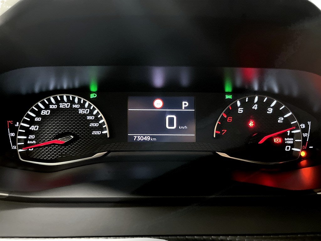 Bild på Peugeot 2008 Active Pack 1.2 PT 130hk Aut - CARPLAY, FARTHÅLLARE