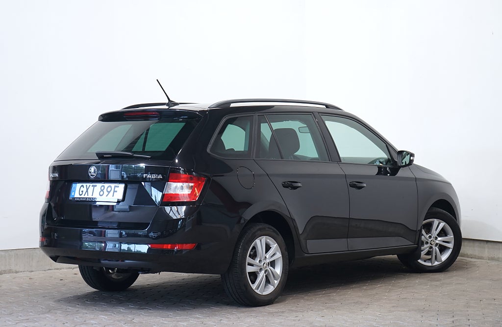 Skoda Fabia Kombi 1.0 TSI Dragkrok Carplay 95hk