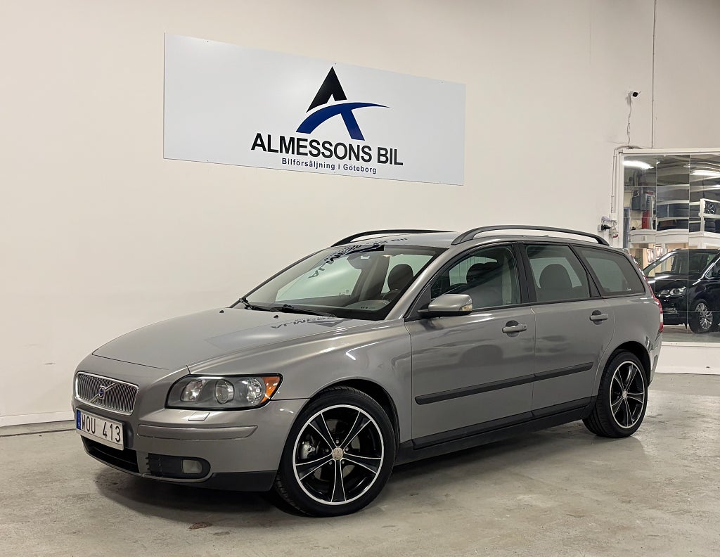 Volvo V50 2.4 Kinetic 170HK Besiktigad Dragkrok. 