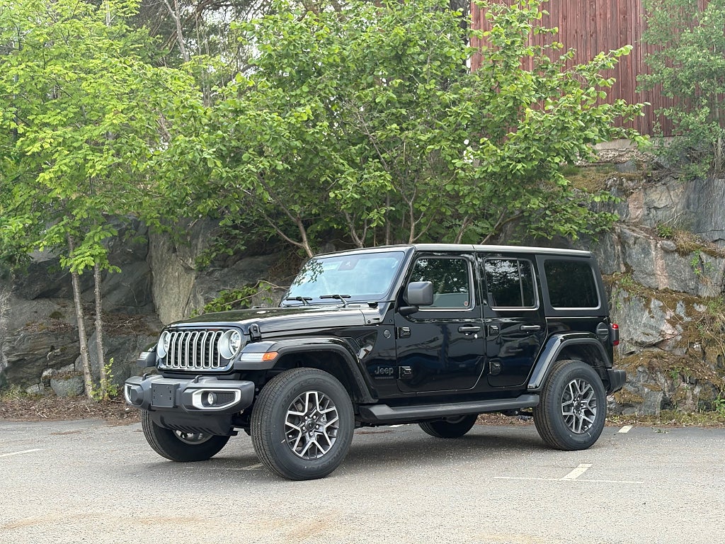 Jeep Wrangler Unlimited Sahara 3.6L V6 4X4 Trail-Rated - Skinn - Ny