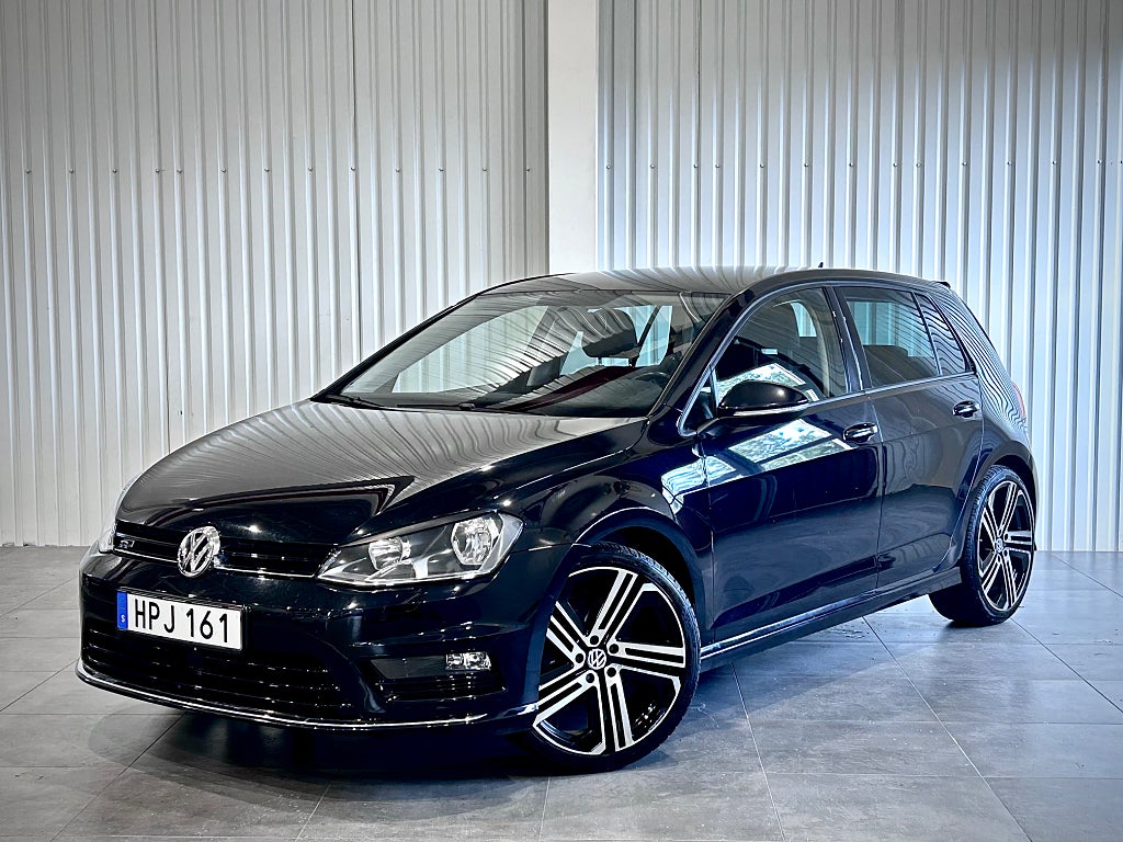 Volkswagen Golf 1.2 TSI R-LINE 19” M-VÄRM CARPLAY ADAPTIV NYSERVAD