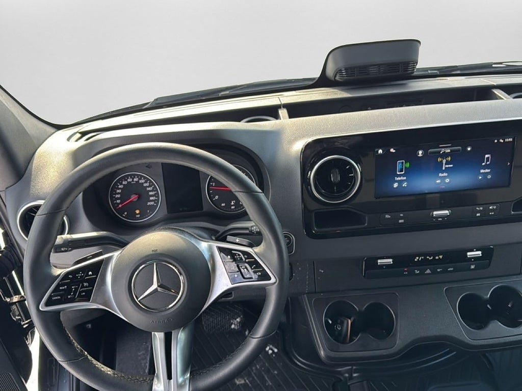 Mercedes-Benz Sprinter 2025 - miniatyr 7