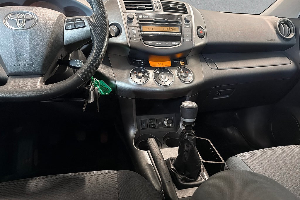 Toyota RAV4 2.0 VVT-i 4x4 2-Ägare Dragkrok Fullservad Välvårdad