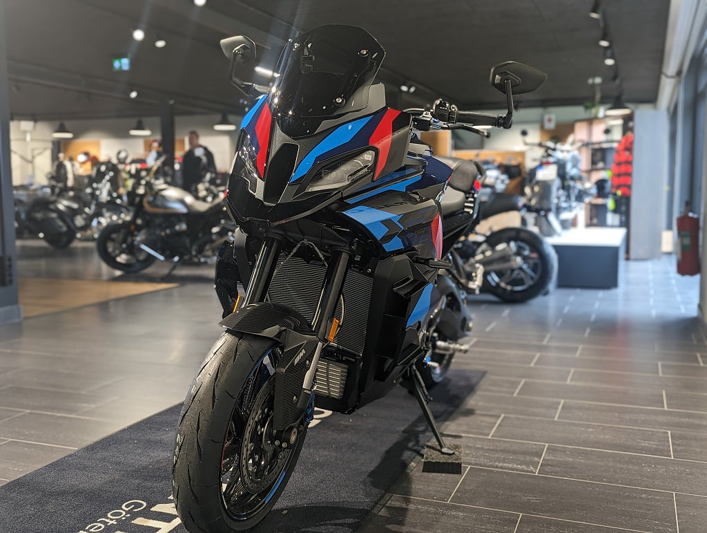 BMW M1000XR/Boka din 2026:a idag!