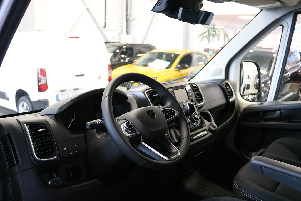 Bild på Peugeot Boxer BlueHDi 180hk Aut L3H2 - DEMO