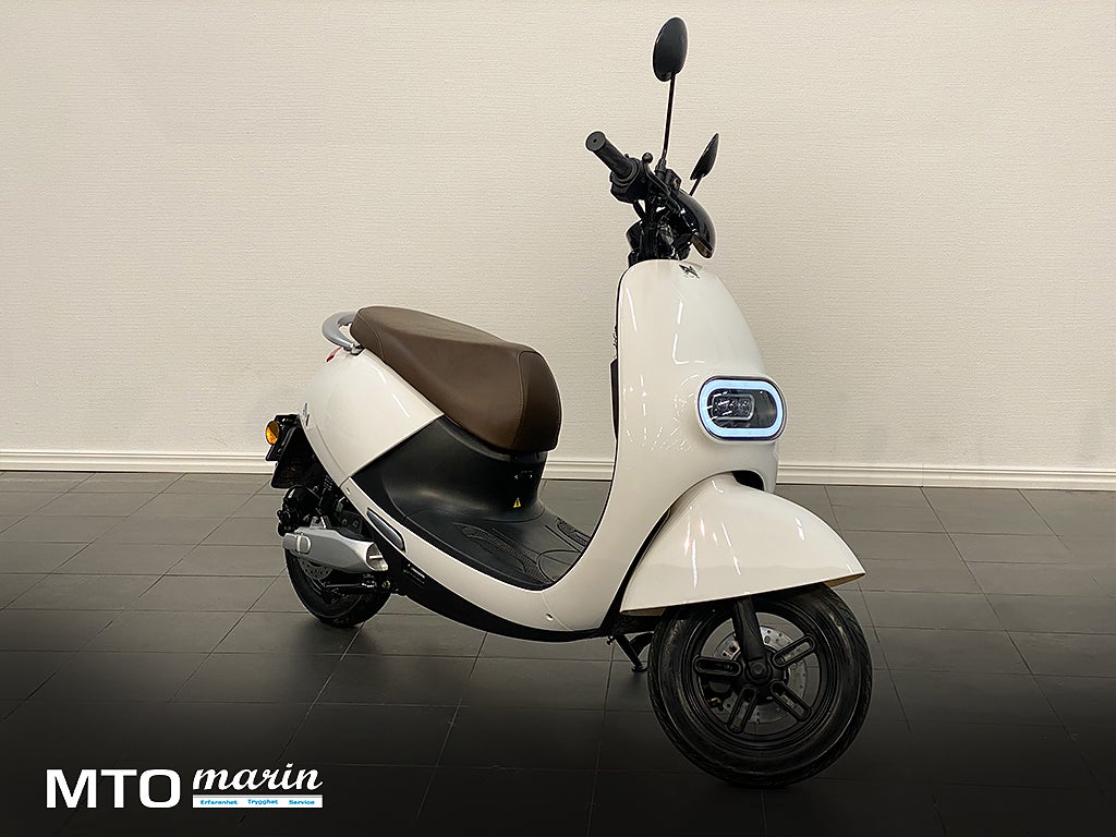 LN LX02 Vespa style el scooter, vit OMG leverans