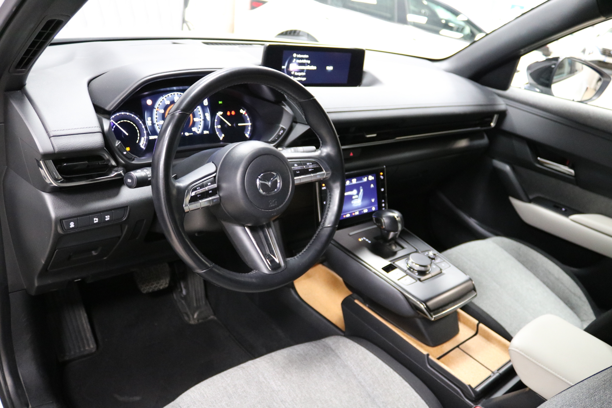 Mazda MX-30 e-Skyactiv EV 2023, kuva 7/52