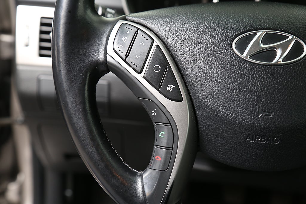 Hyundai i30 1,6 GDI 135hk Premium Kombi Kamera Keyless Navi Drag 2017