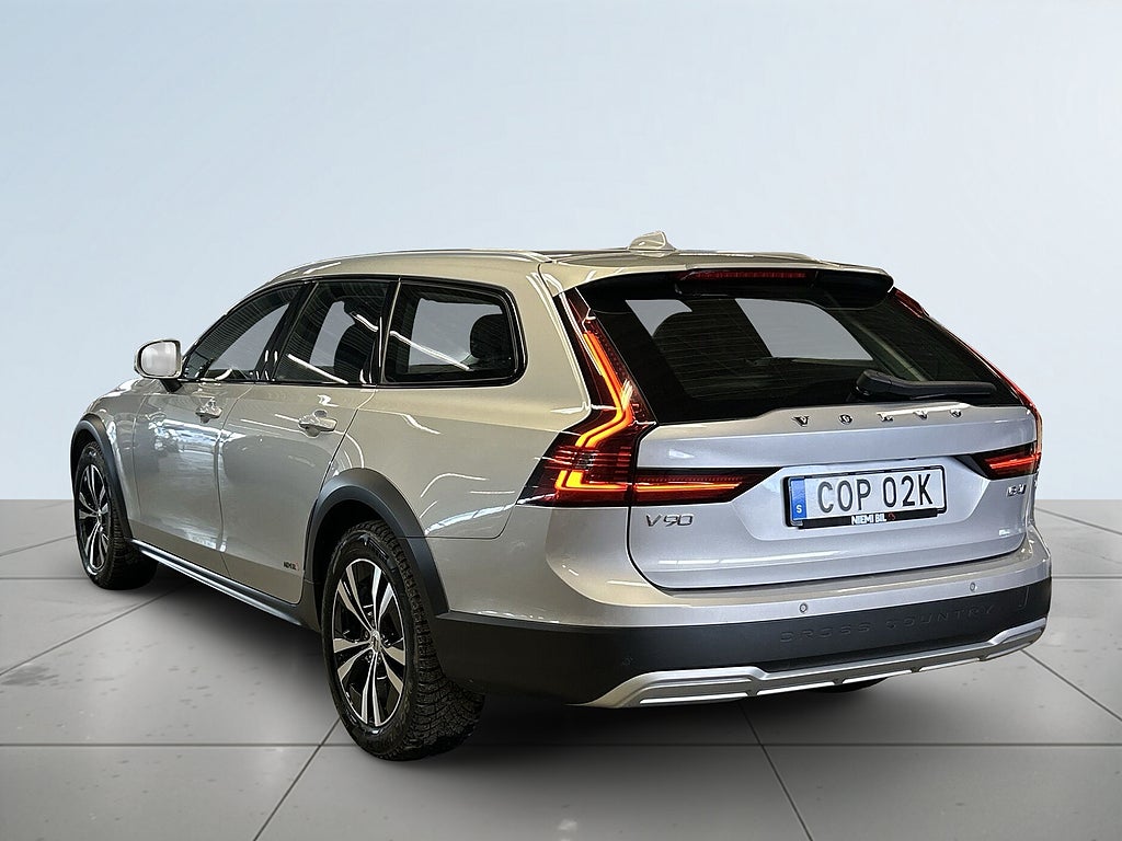 Volvo V90 Cross Country B4 AWD Geartronic Core MOMS/Kamera/Carplay/GPS/S&V-Däck