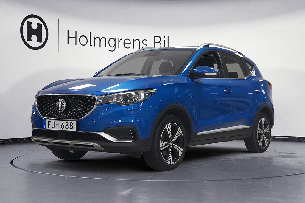 MG ZS Ränta 0,99% | Luxury 45kWh Regal Blue Panoramatak,