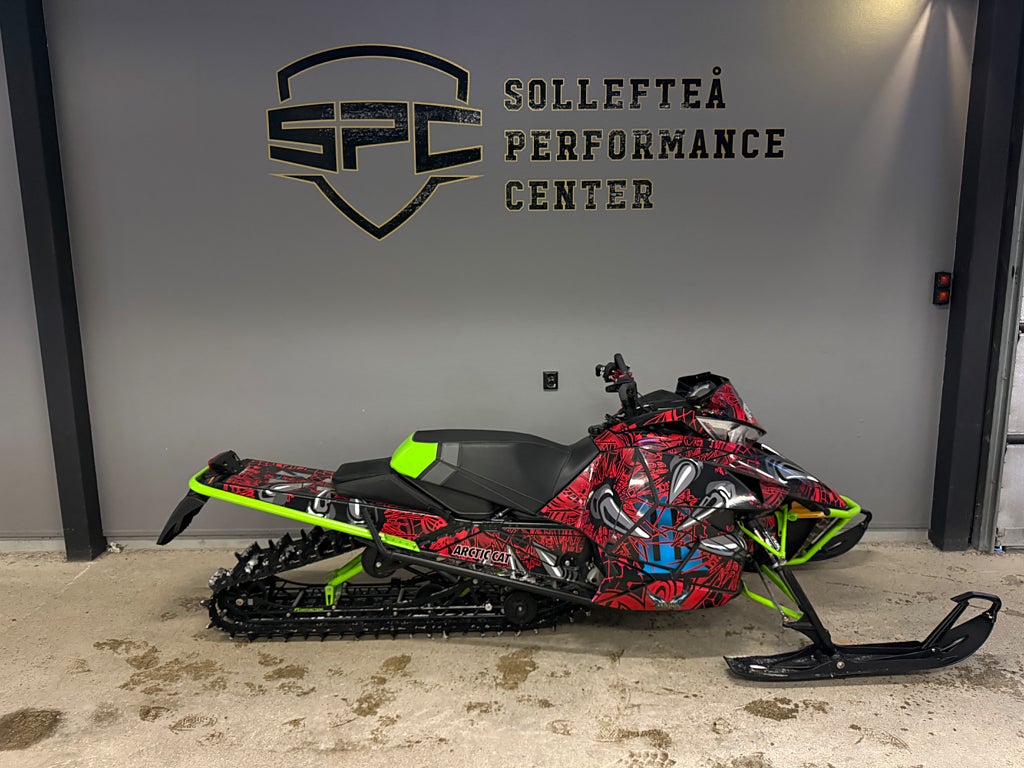 Arctic Cat XF 8000 HC 153" NYSKICK