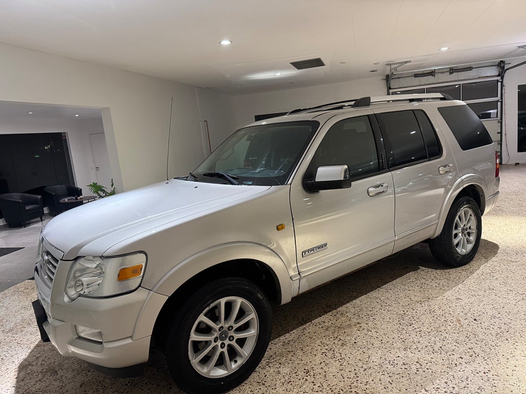 Ford Explorer 4.6 V8 SEFI ControlTrac Limited 7sit 