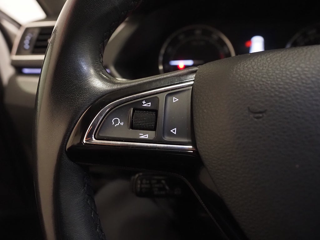 Skoda Superb Kombi 1.5 TSI Business Edt Drag P-Värm B-Kam 2019