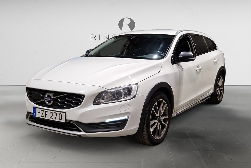 Volvo V60 Cross Country D4 190 HK AUT AWD SUMMUM DRAG D-VÄRM PDC 0.51L/MIL 18"