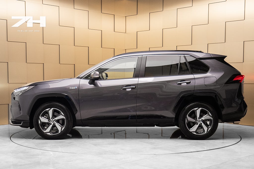 Toyota RAV4 Plug-in Hybrid X EDITION / Farthållare / Kamera