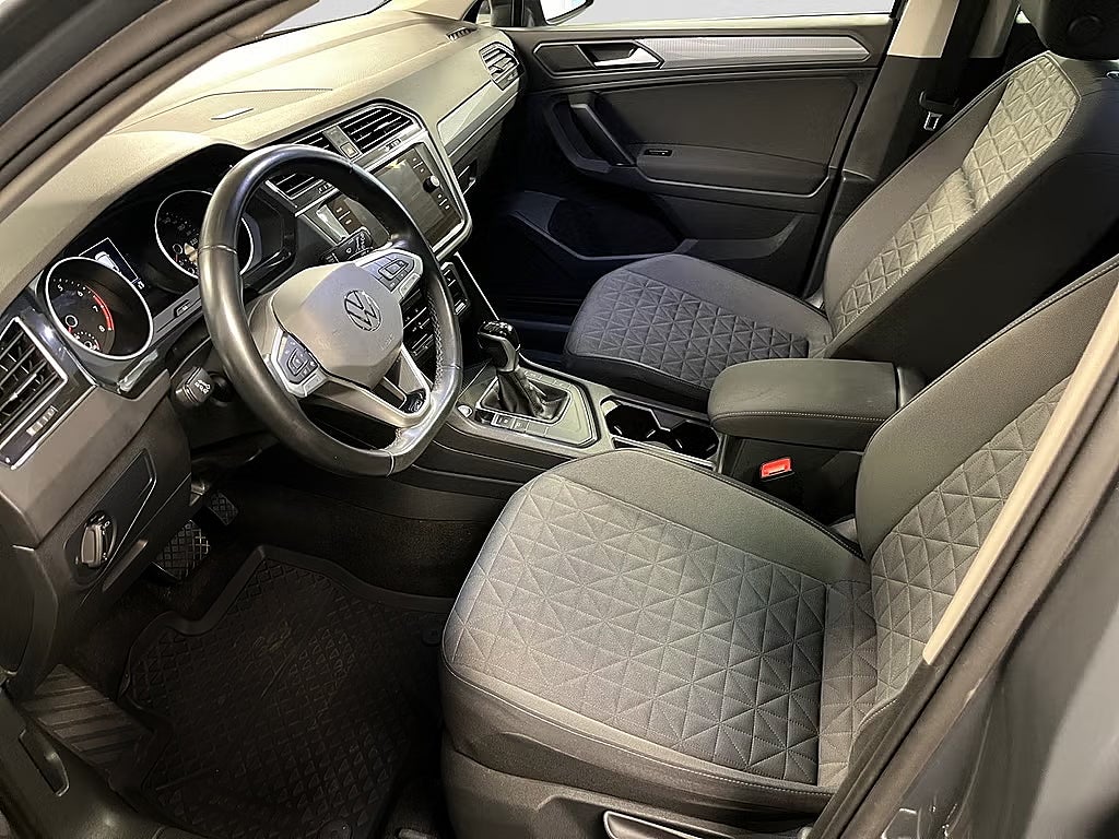 Volkswagen Tiguan 1.5 TSI Aut Adaptiv farth Motorvärmare Dragkrok Carplay bild 9