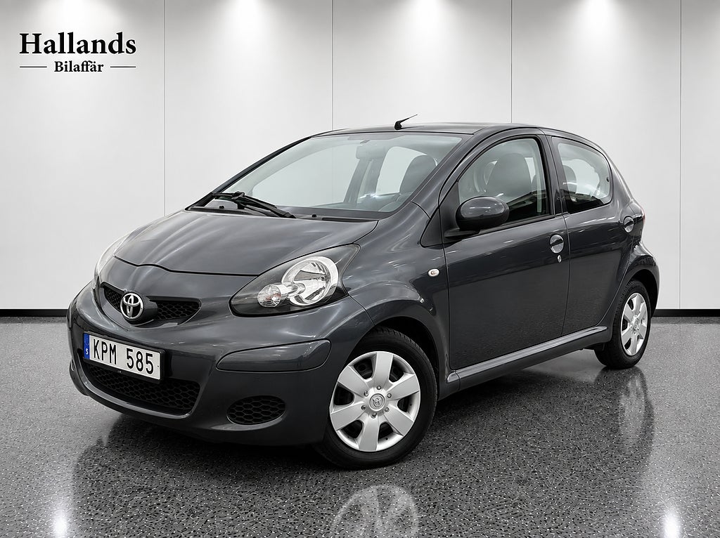 Toyota Aygo 5-dörrar 1.0 VVT-i / Nyservad / 11000mil / Nybes 
