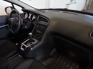 Minibuss Peugeot 5008 9 av 20