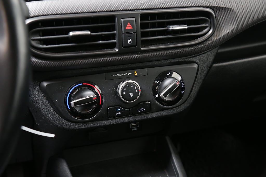 Hyundai i10 1,0 blue 67hk Essential Automat CarPlay 2021