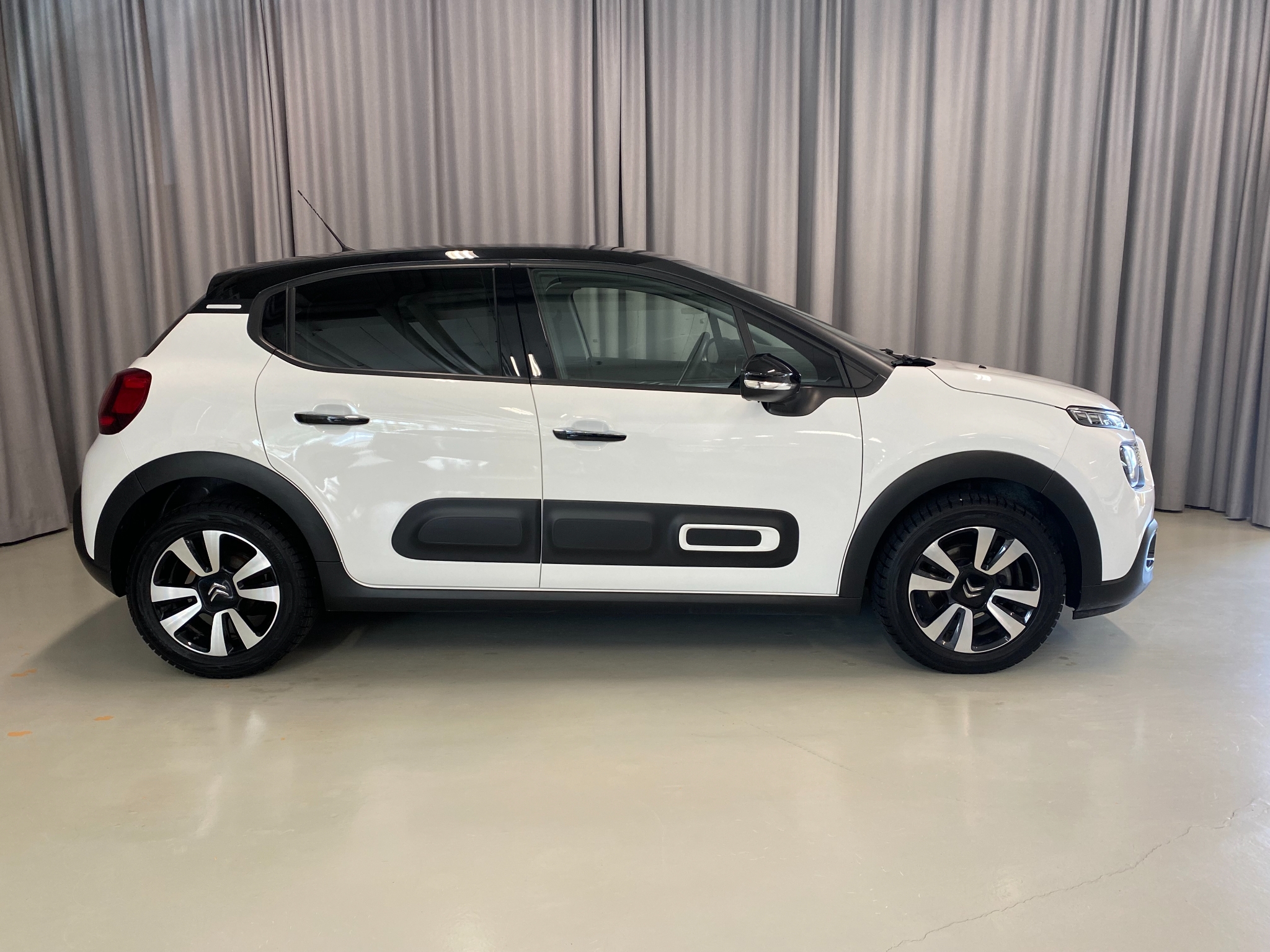 Citroen C3 Shine 82hk Manuell 2023, bild 3/45