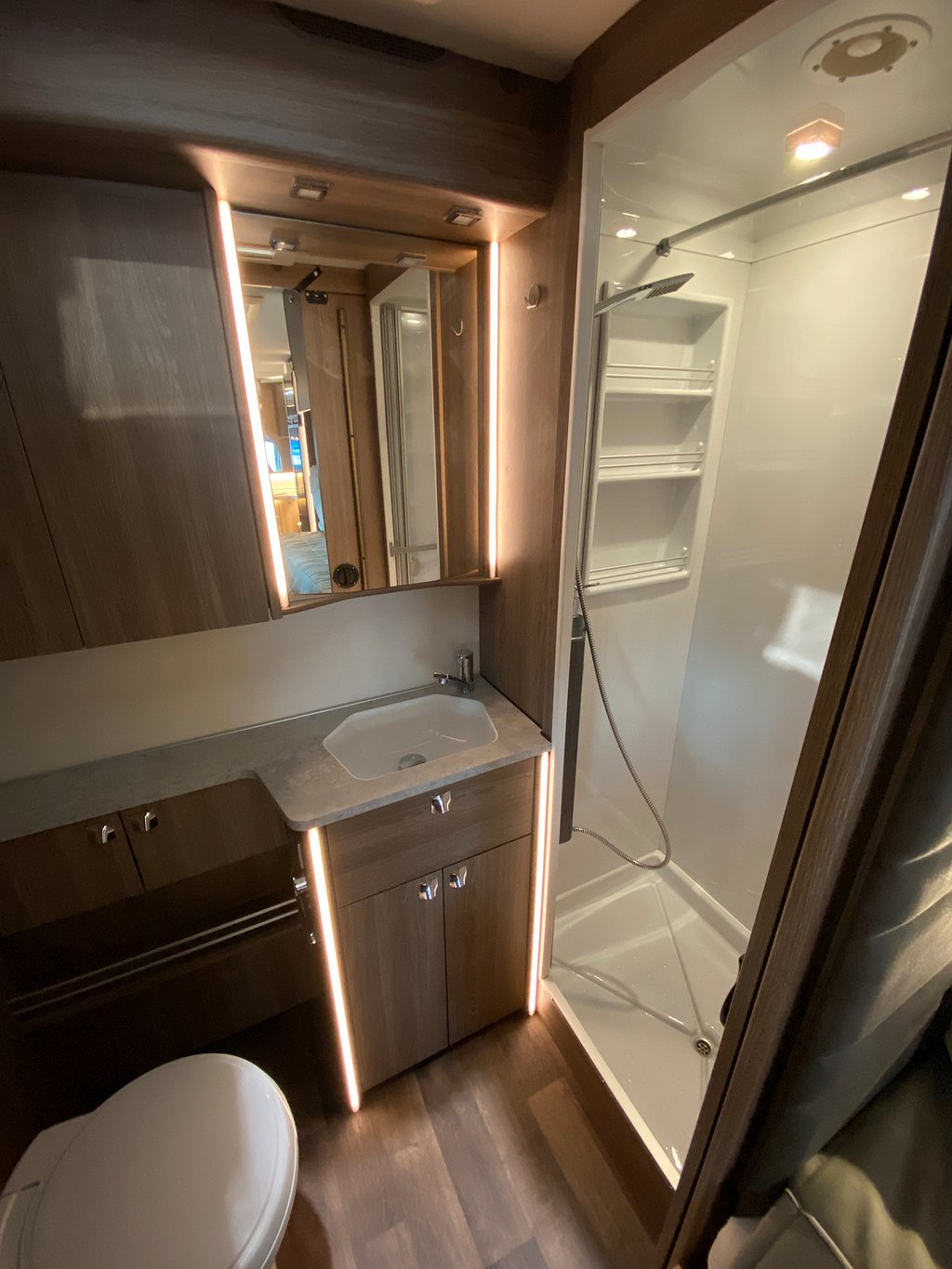 Kabe TMX 880 LT /Automat/AC/Solcell/ALDE/Taksäng/Ugn/5 bältad - Kabe