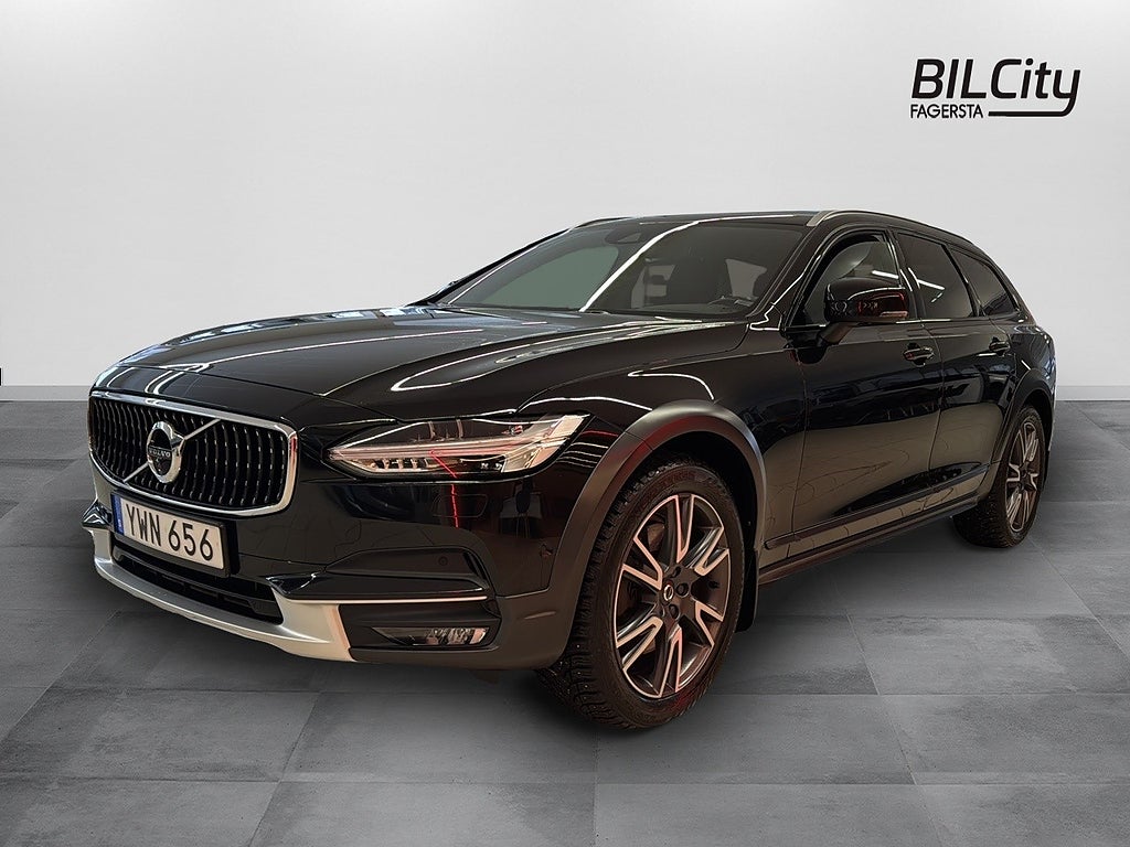 Volvo V90 Cross Country D4 AWD Pro Edition | Drag | HUD | Skinn | 