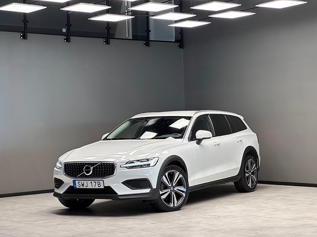 Volvo V60 Cross Country B4 AWD Advanced / Drag / Navi / 3,99 Ränta
