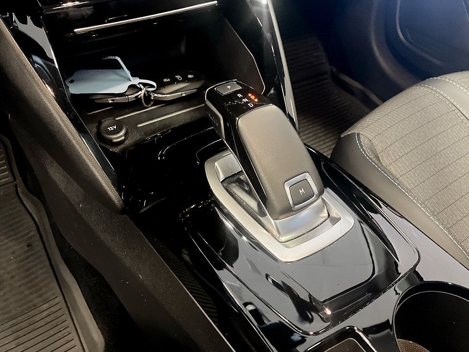 Bild på Peugeot 208 Allure 1.2 PT 130hk Aut - PANO, B-AMERA, CARPLAY