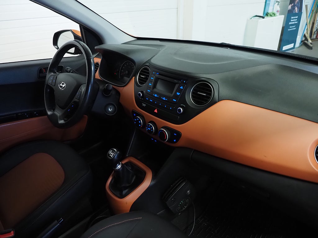 Hyundai i10 1.0 ComfortPlus 67hk Motorvärmare P-Sensorer Rattvärme 2014