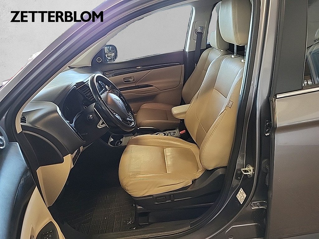 Kombi Mitsubishi Outlander 7 av 13