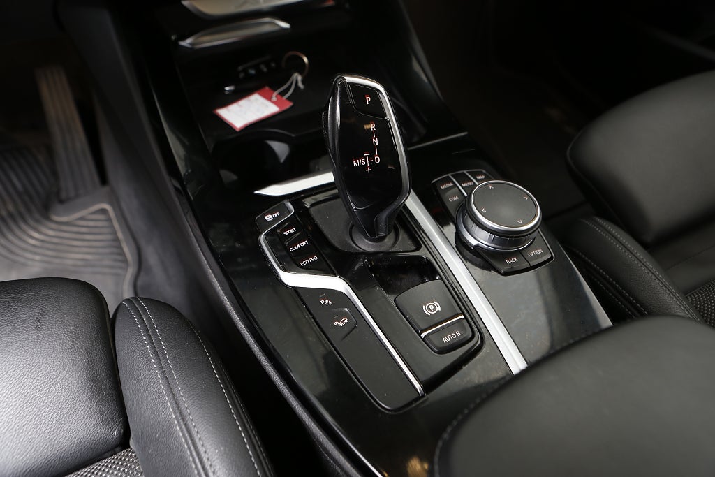 BMW X3 xDrive20d 190hk xLine Aut Navi Värmare Dragkrok