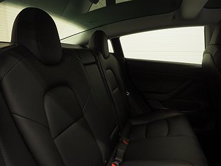Sedan Tesla Model 3 13 av 19