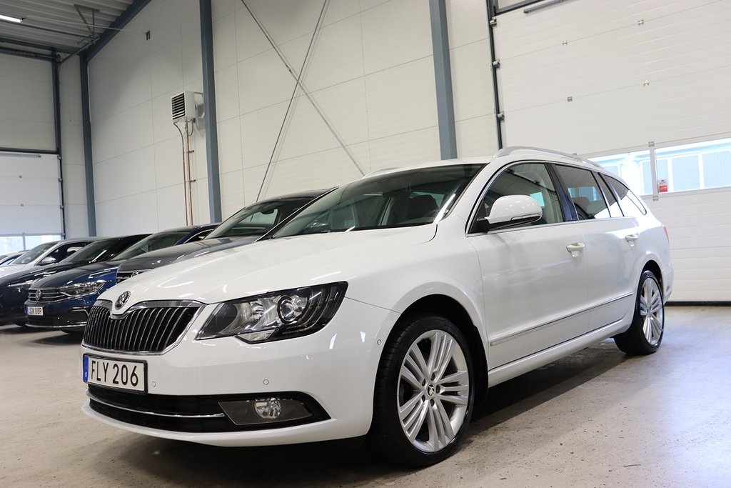 Skoda Superb Kombi 2.0 TDI 4x4 Pano D-Värm Navi 1Ägare 170hk