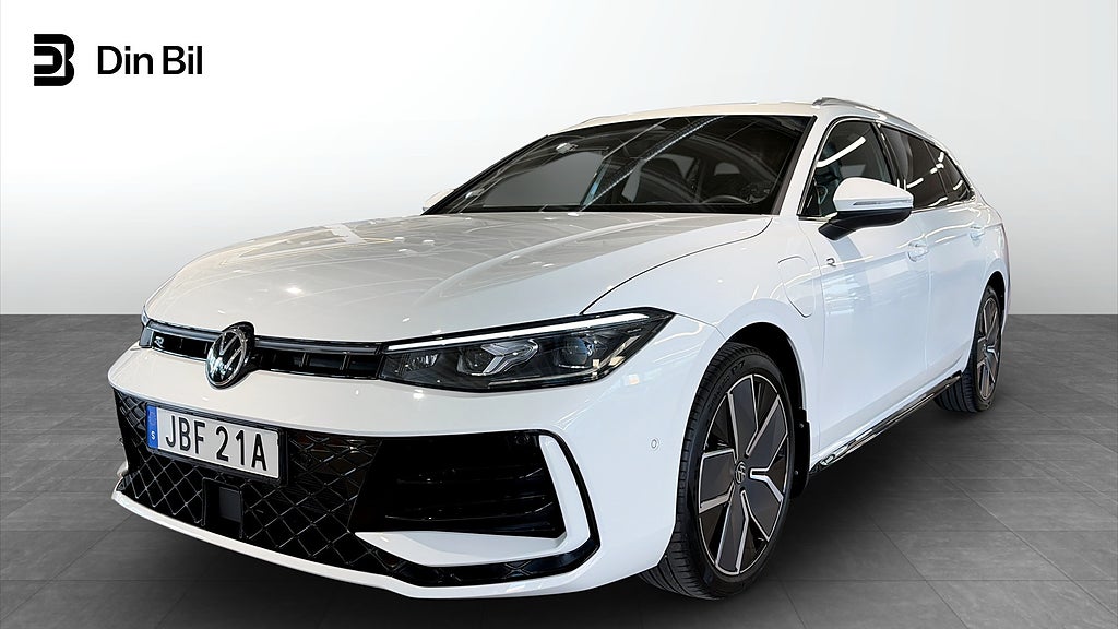 Volkswagen Passat R-LINE 1.5 TSI EHYBRID 272hk | Panoramatak | Drag