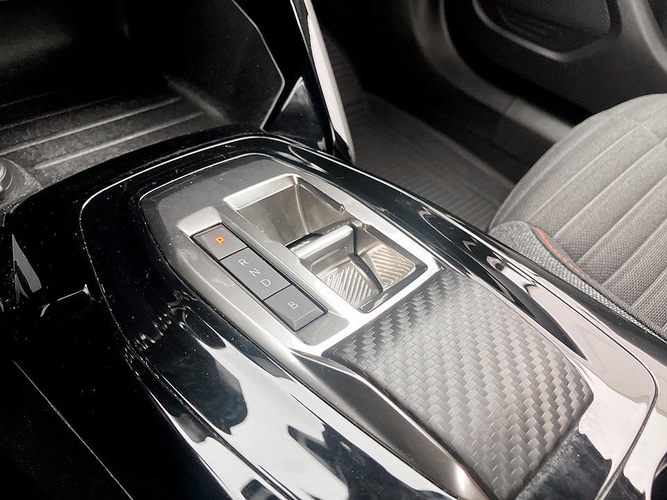 Bild på Peugeot e-2008 Active 50 kWh 136hk Aut BACKSENSORER