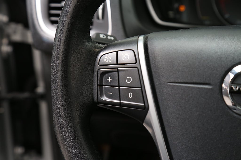 Volvo V40 Cross Country D3 150hk Adv Edition Kamera Värmare Drag 2019