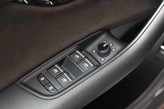 SUV Audi Q8 11 av 28