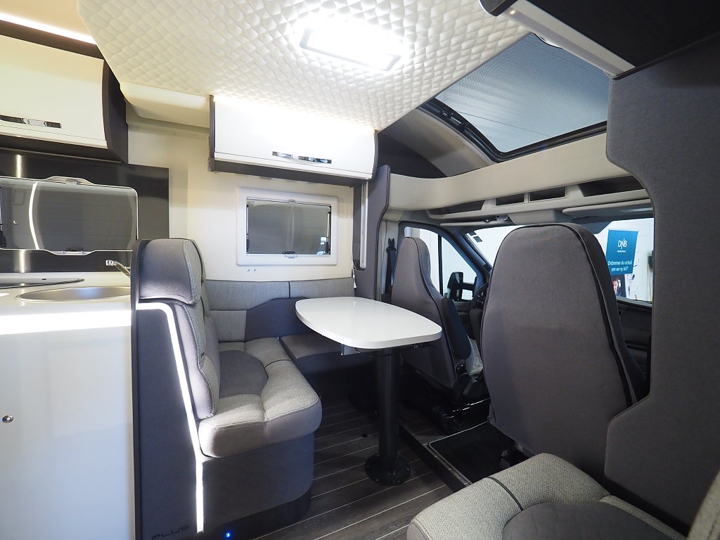 Ci Magis 65 XT AUT I 160hk I Queenbädd I Markis I Taksäng I 3500kg