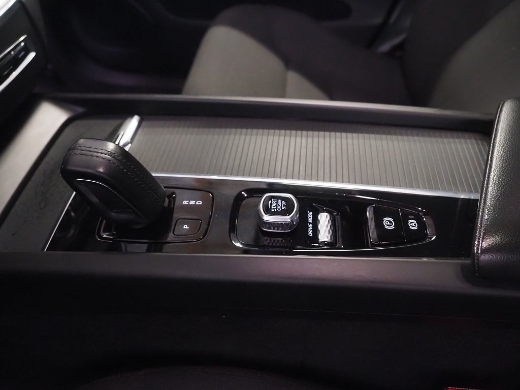 Volvo XC60 Recharge T6 AWD Inscription Exp Pano Drag P-Värm Kamera 2021