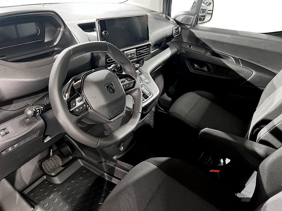 Bild på Peugeot Partner Crew Cab 130hk Aut - EDITION! SERVICE & V-HJUL INGÅR!