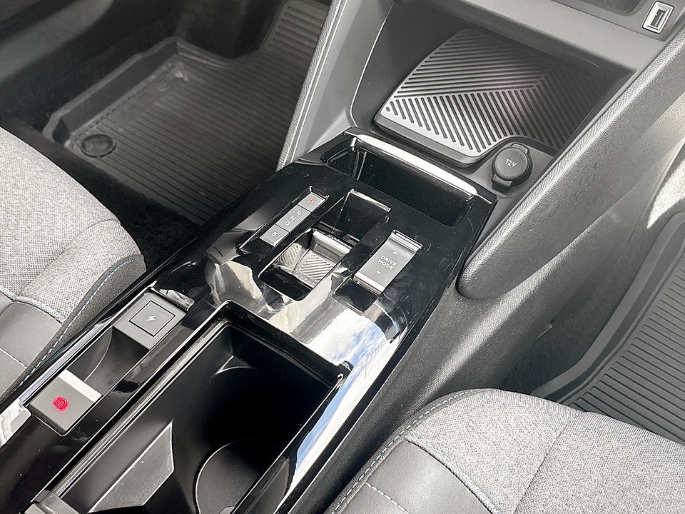 Bild på Citroën e-C4 Shine ELECTRIC 50kWh 136hk Aut B-KAMERA RATTVÄRME