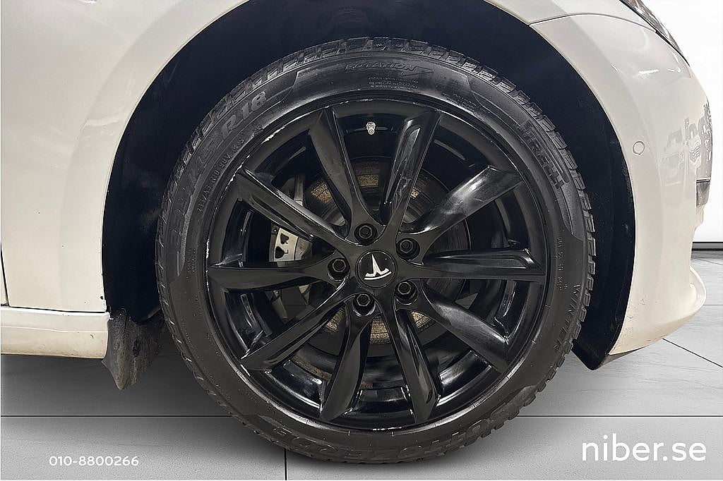 Tesla Model 3 Long Range AWD, FR 2,95%, Pano, Autopilot