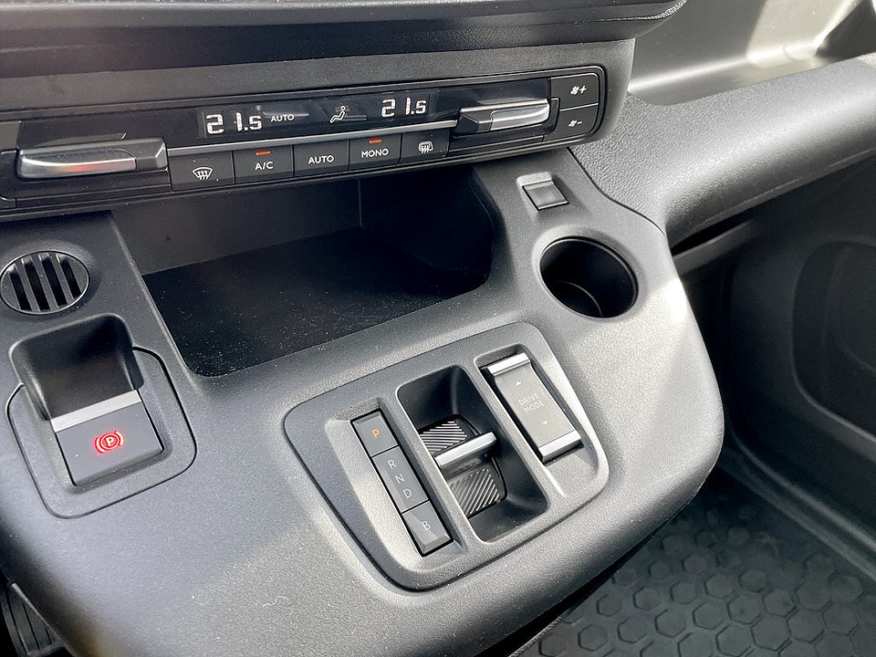 Bild på Peugeot e-Partner L1 PRO+ 50kWh CARPLAY NAVI FARTHÅLLARE