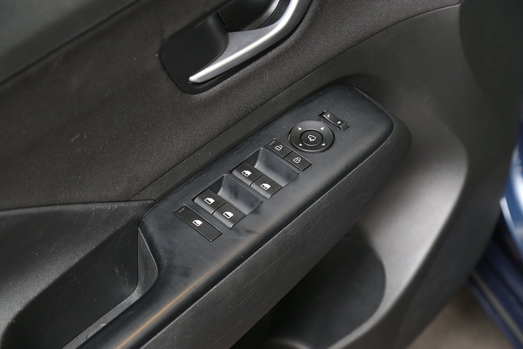 Hyundai Kona Electric Standard Range Essential 2024