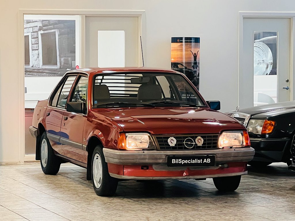 Opel Ascona 1.6 Sedan ett unikt exemplar Lågmilare 90hk
