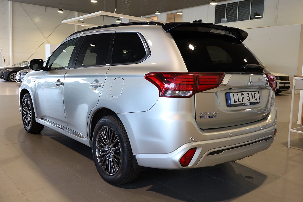 Mitsubishi Outlander PHEV CVT S-Edition Lucka 360° Navi Läder Drag Rattvärm 2020